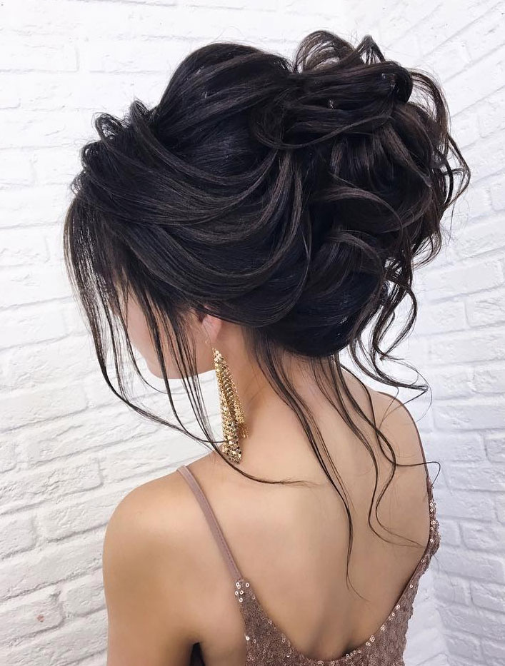 44 Messy updo hairstyles – The most romantic updo to get an elegant look