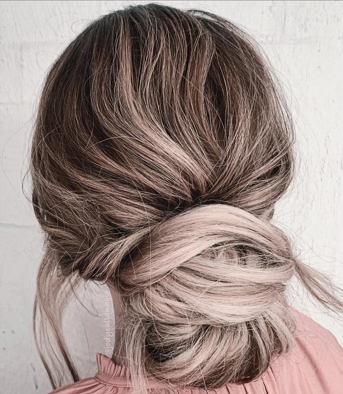 44 Messy updo hairstyles – The most romantic updo to get an elegant look
