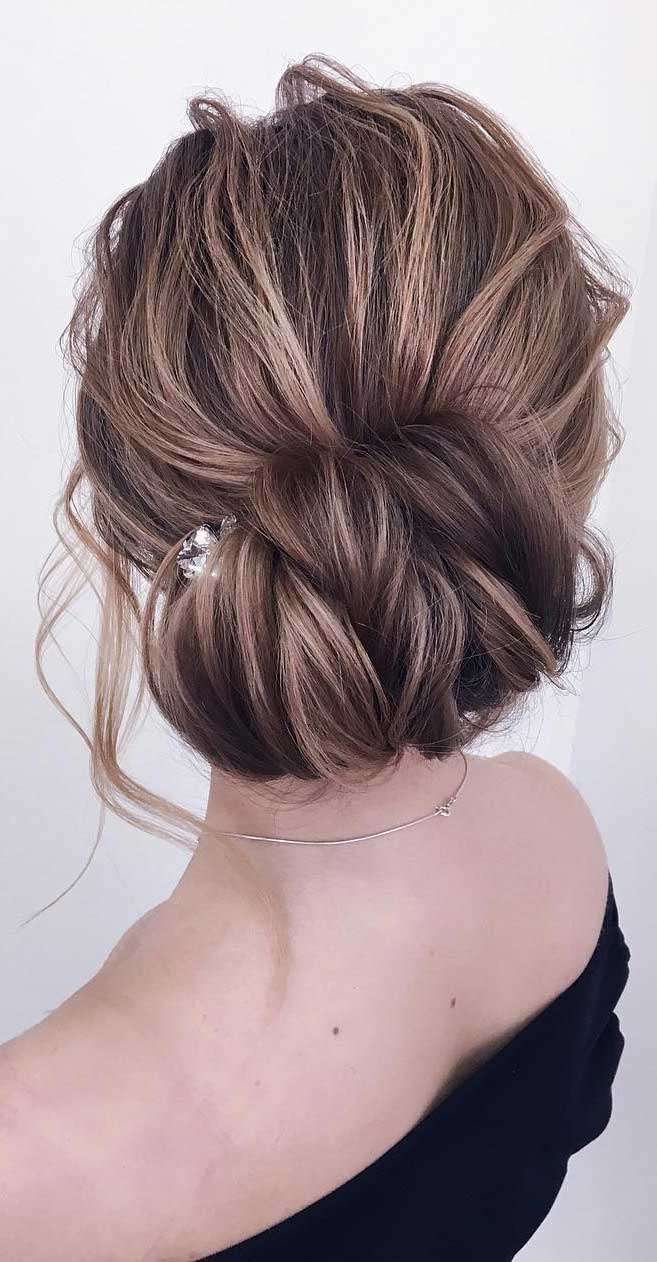20+ Trendy Reception Hairstyles for a Picture-Perfect Look