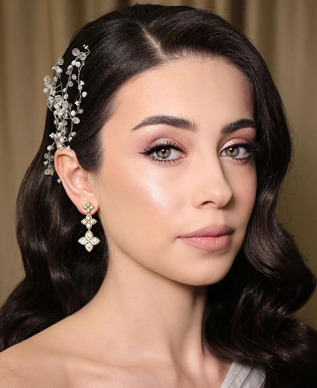 Stunning Bridal Makeup Looks To Inspire : Soft Pink Makeup Look for Dark Hair