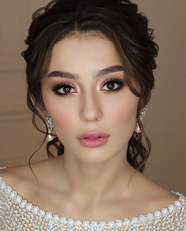 75 Wedding Makeup Ideas To Suit Every Bride - Bridal Makeup ideas , wedding makeup looks for brunettes,natural bridal makeup #weddingmakeup #makeup #prommakeup