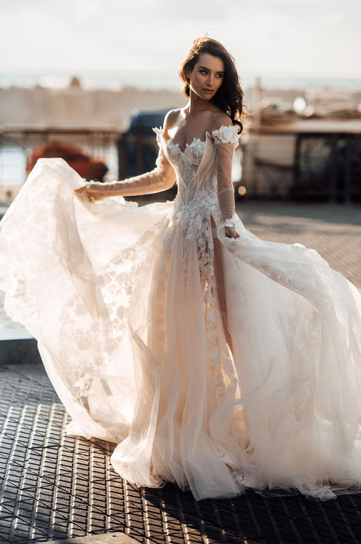 25 Breathtaking wedding dresses with graceful elegance #weddingdress #weddinggown #bridedress #wedding #weddingdresses