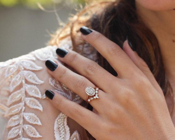 59 Gorgeous engagement rings that are unique : Halo Oval