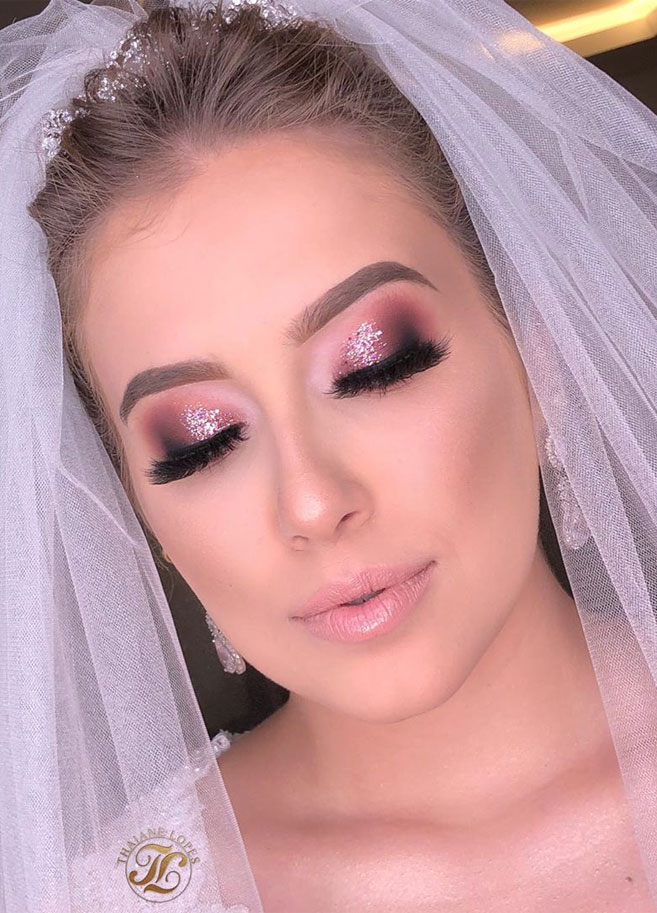 Stunning Bridal Makeup Looks To Inspire : Shimmery Pink Eyeshadow Makeup Look for Bridal