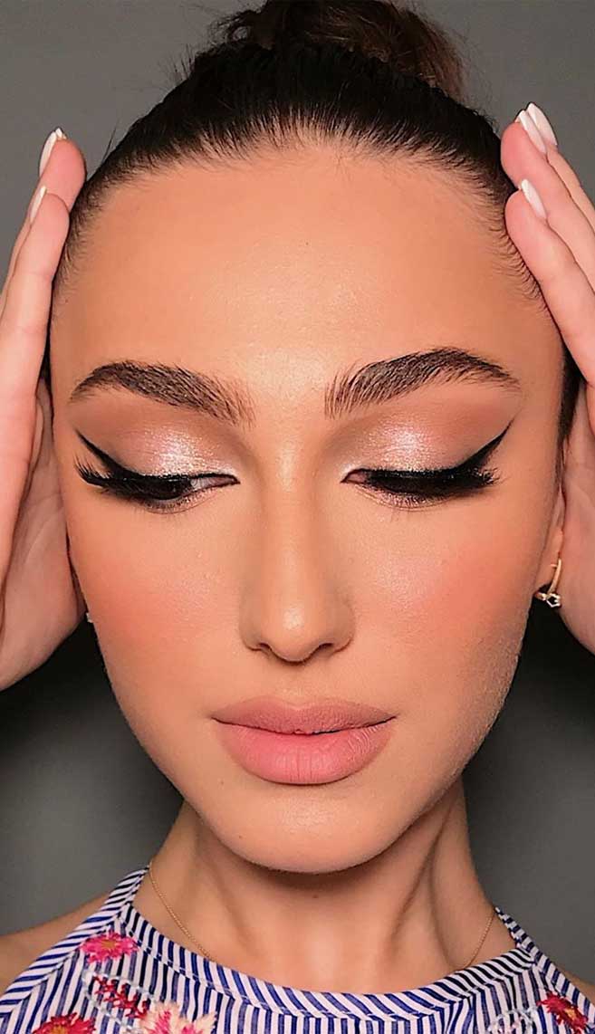 Stunning Bridal Makeup Looks To Inspire :  Soft Makeup Look with Stunning Eyeliner