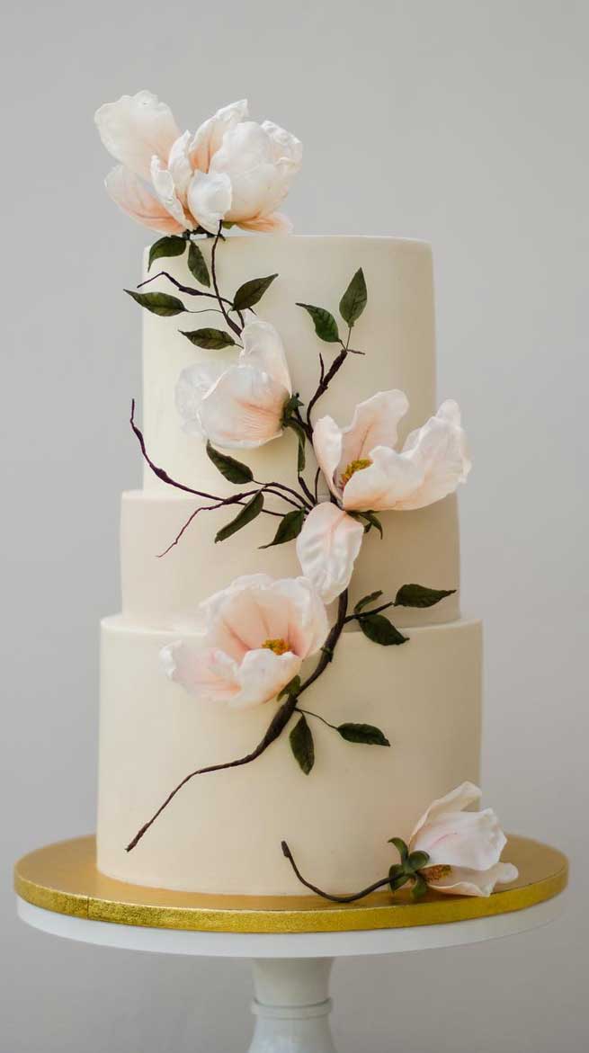 simple wedding cake, white three-tiered wedding cake, wedding cake trends 2021, minimalist wedding cake