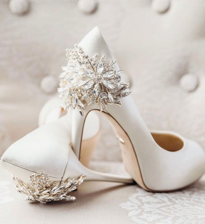 high fashion wedding shoes that will never go out of style,bridal shoes ,nude wedding shoes, high heel wedding shoes ,pump wedding shoes #weddingshoes #bridalshoes #shoes , wedding shoes with sparkly, sparkly wedding shoes low heel, bridal shoes, ivory bridal shoes, designer wedding shoes , badgley mischka wedding shoes, badgley mischka high heels bride