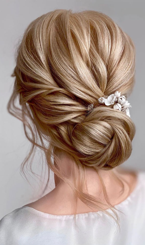 Elegant wedding hairstyles for beautiful brides : messy elegant updo