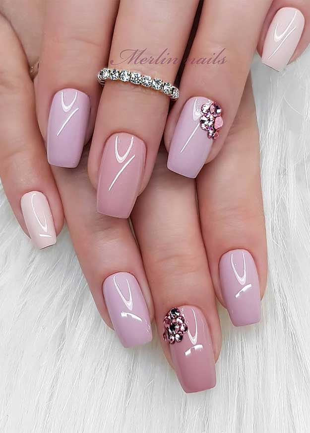 wedding nail designs for brides,  nails with glitter, nails for wedding guest , glitter nail designs , nail trends 2020 #weddingnails #nails #bridenails #glitternails #bridalnails elegant nails, nail art design for wedding