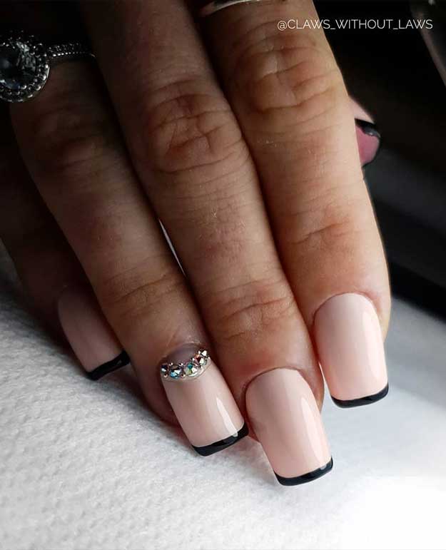 simple nail art, simple nail designs, pink and black nail colors, nail colors #nailart #naildesigns