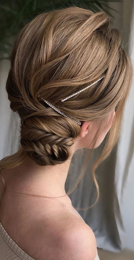 Elegant wedding hairstyles for beautiful brides : braided updo