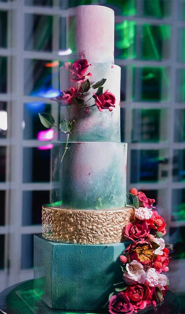 These gorgeous wedding cakes are very stylish