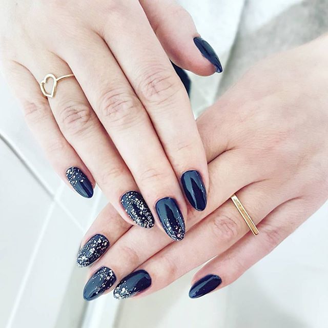 Elegant navy blue nail colors and designs for a Super Elegant Look