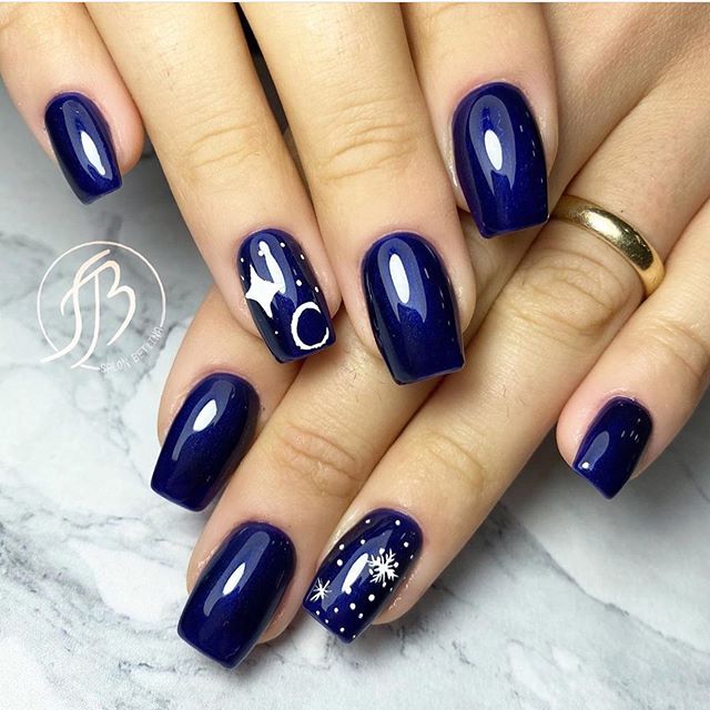40 Awesome Nail Ideas You Should Try : Dark Blue Abstract Nude Base Nail Art