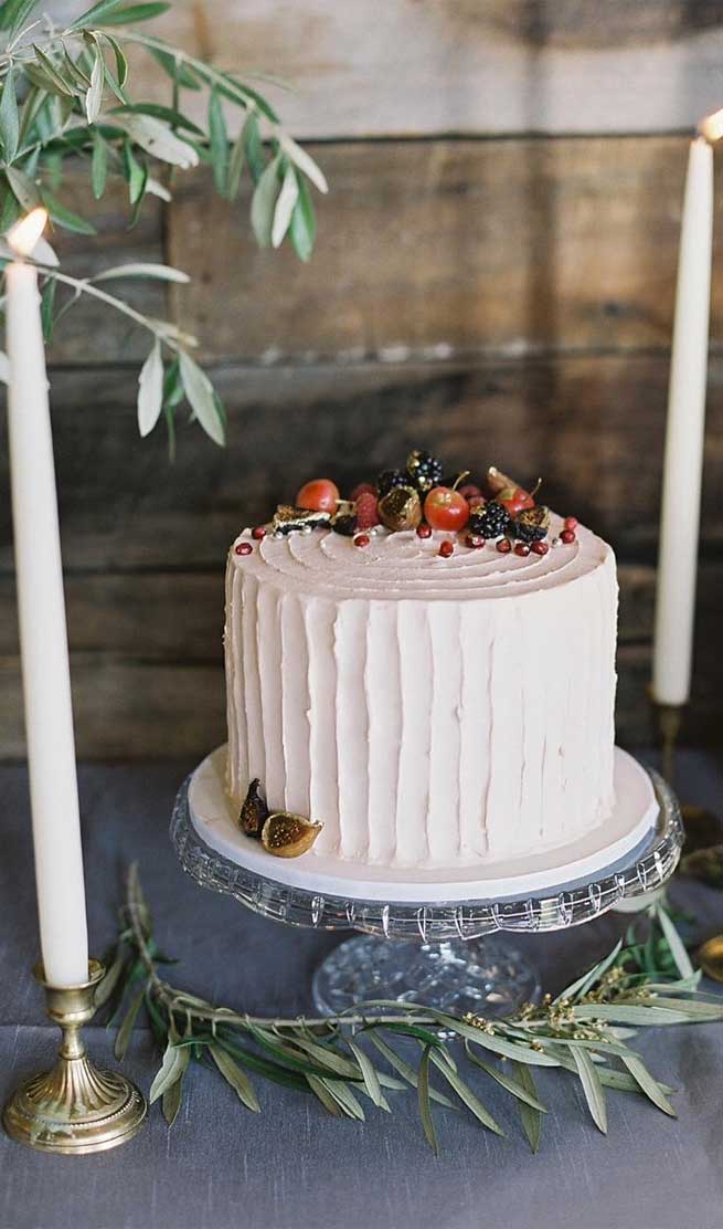 Seasonal Wedding Cake Ideas for a Winter Wedding