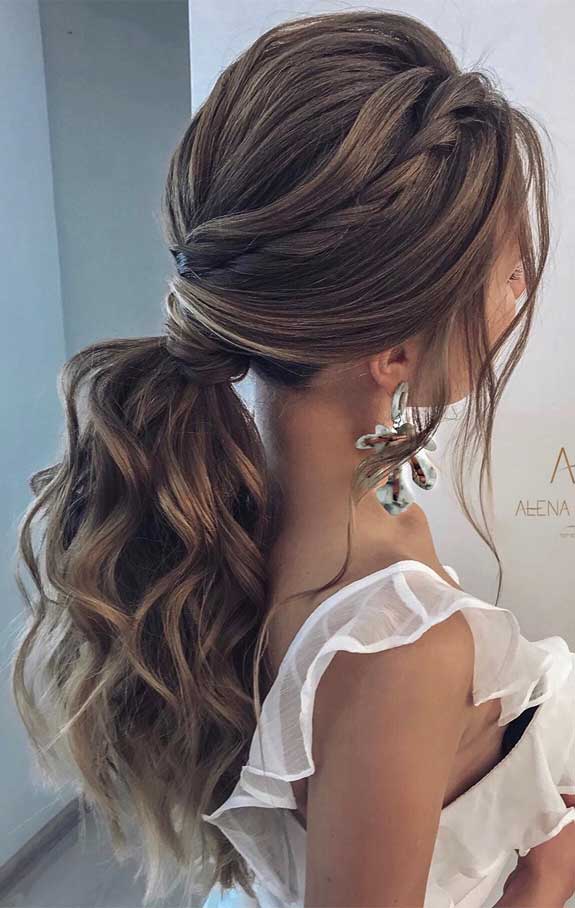 messy updo bridal hairstyle, textured updos, updo bridal hairstyles #weddinghairstyles wedding hairstyles down, wedding hairstyles, updo bridal, bridal updos #updos #bridalupdos wedding updos for medium length hair, wedding updos with braids , romantic wedding updos, wedding updos black hair, classic bridal updo