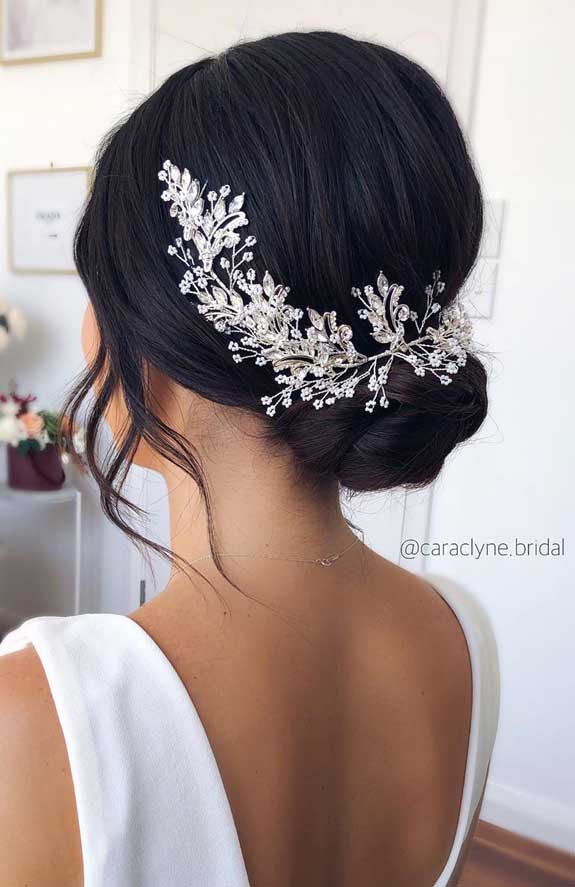 messy updo bridal hairstyle, textured updos, updo bridal hairstyles #weddinghairstyles wedding hairstyles down, wedding hairstyles, updo bridal, bridal updos #updos #bridalupdos wedding updos for medium length hair, wedding updos with braids , romantic wedding updos, wedding updos black hair, classic bridal updo