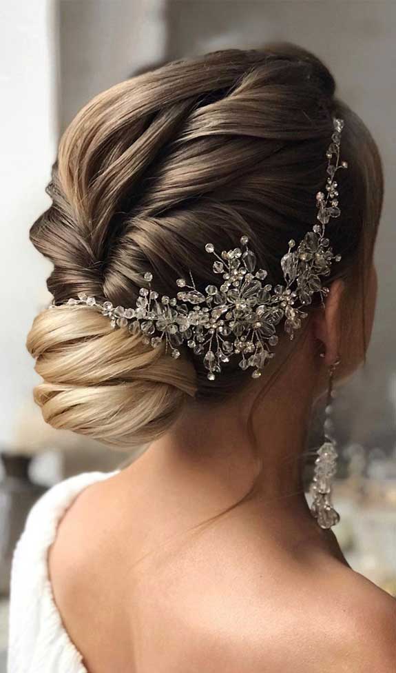Bridal hairstyles that perfect for ceremony and reception 27