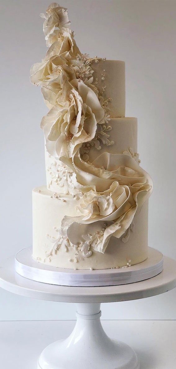 Amazing! These sculpture wedding cakes are works of art : ruffled wedding cake