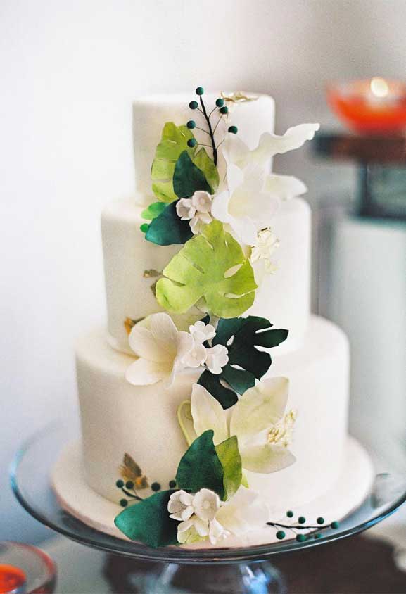 The perfect wedding cake for tropical wedding theme 6
