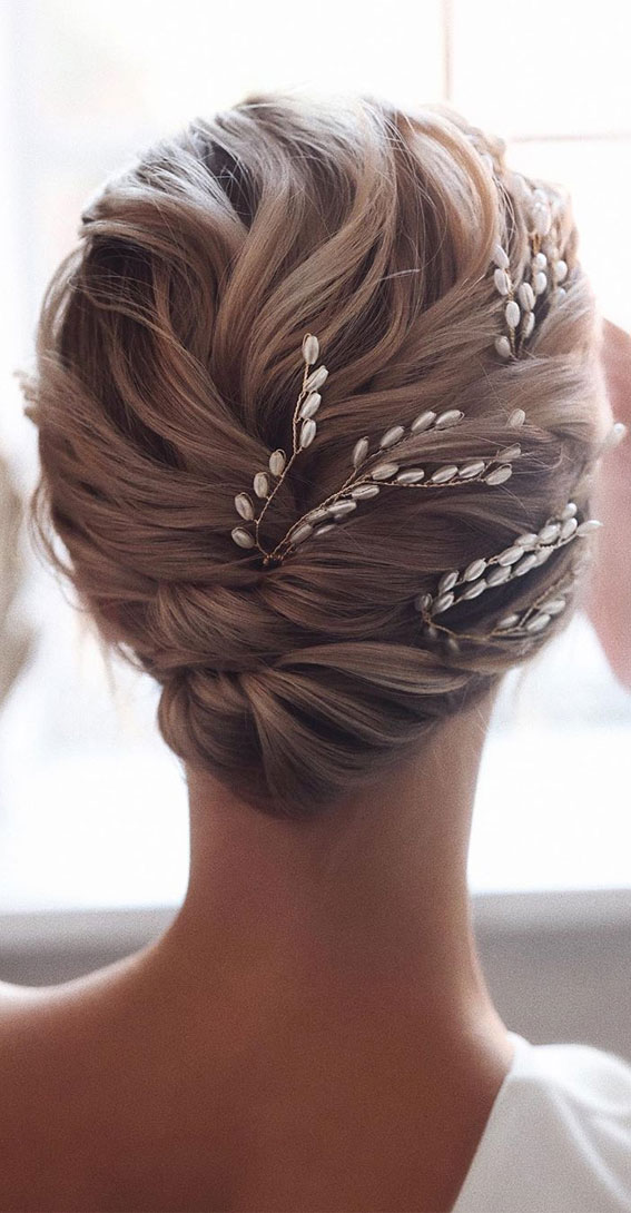 Bridal hairstyles that perfect for ceremony and reception : textured updo