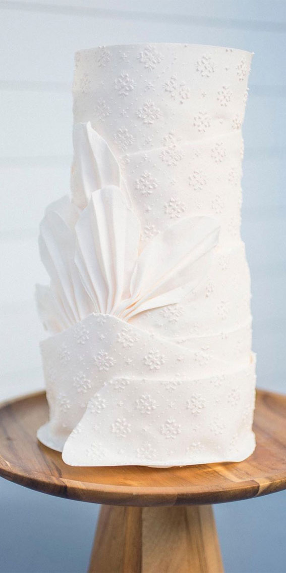 Amazing! These sculpture wedding cakes are works of art : embroidery wedding cake