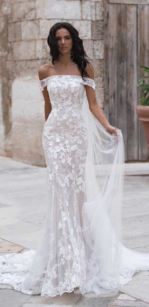Unconventional Wedding Dresses For Unforgettable Weddings