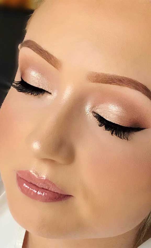 Stunning Bridal Makeup Looks To Inspire : Soft Shimmery Eye Makeup Look