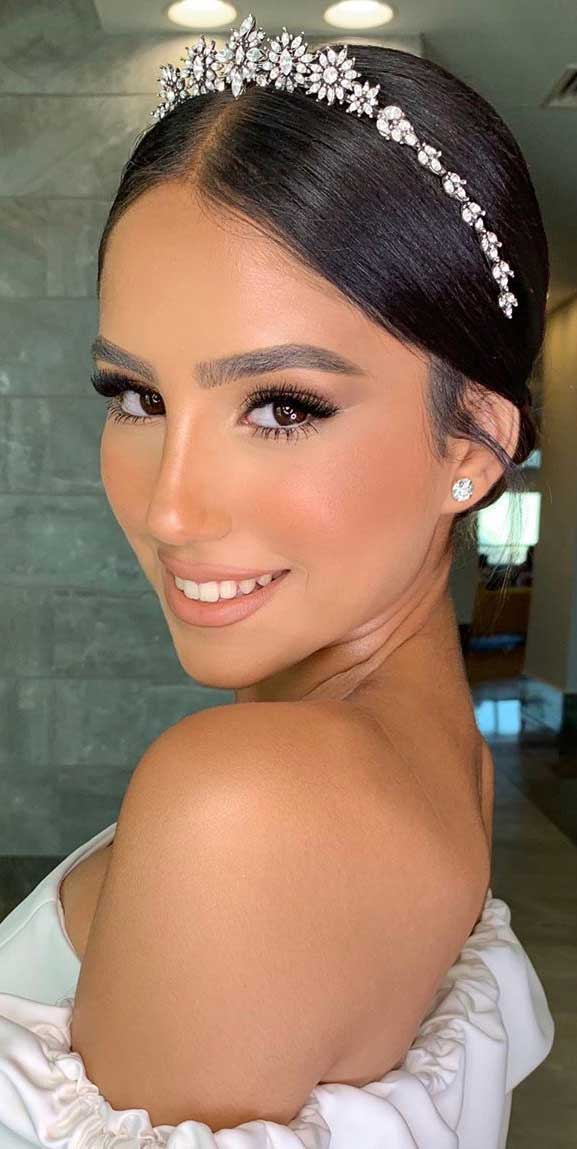 bridal makeup looks, bridal makeup, wedding makeup looks for blondes, wedding makeup looks for brunettes, wedding makeup looks 2020, best wedding makeup 2020, bridal makeup trends 2020, natural wedding makeup looks, wedding makeup pictures, wedding makeup natural #weddingmakeup #bridalmakeup nude lip bridal makeup