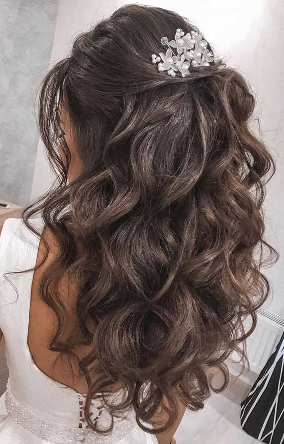 messy updo hairstyles for medium length to long hair #weddingupdos messy updo hairstyle for elegant look, hairstyle ideas , updo, wedding hair down, half up half down, wedding updo hairstyle ,textured updo #updos #weddinghair #bridalhairstyles