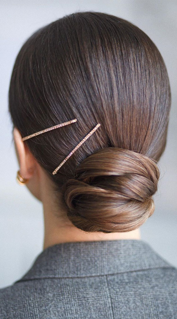 39 The most romantic wedding hair dos to get an elegant look : Sleek bun