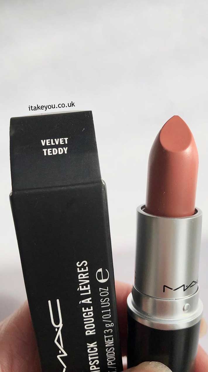 Mac Lipstick in shades : Velvet Teddy
