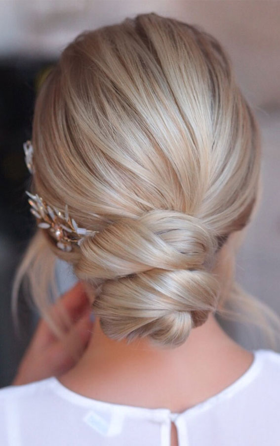 39 The most romantic wedding hair dos to get an elegant look : Blonde updo