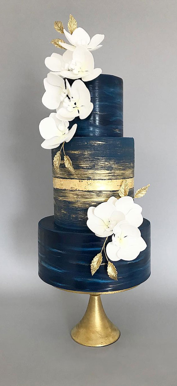 navy blue wedding cake, blue and gold wedding cake, elegant wedding cake, wedding cake designs , wedding cakes 2020, latest wedding cake ideas , wedding cake ideas 2020 #weddingcakes