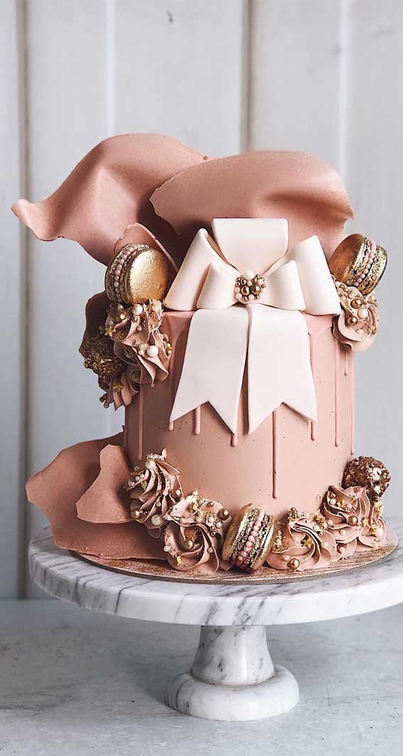 These wedding cakes are works of art – Rose gold cake