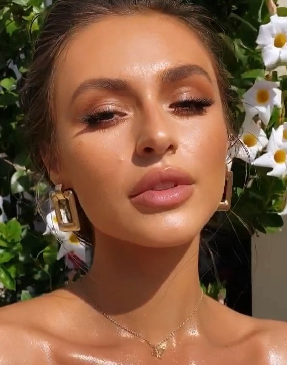 32 Radiant Makeup Looks to Make You Glow on Your Big Day : Glowing Peach  Tone Makeup