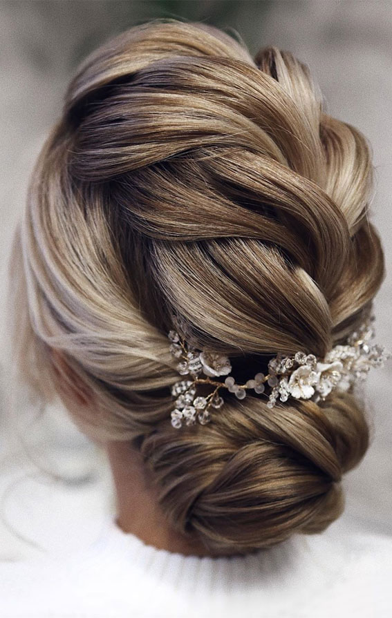 braided updo wedding hairstyle, updo, wedding hairstyles, wedding updos, bridal updos #weddinghair #hairstyles