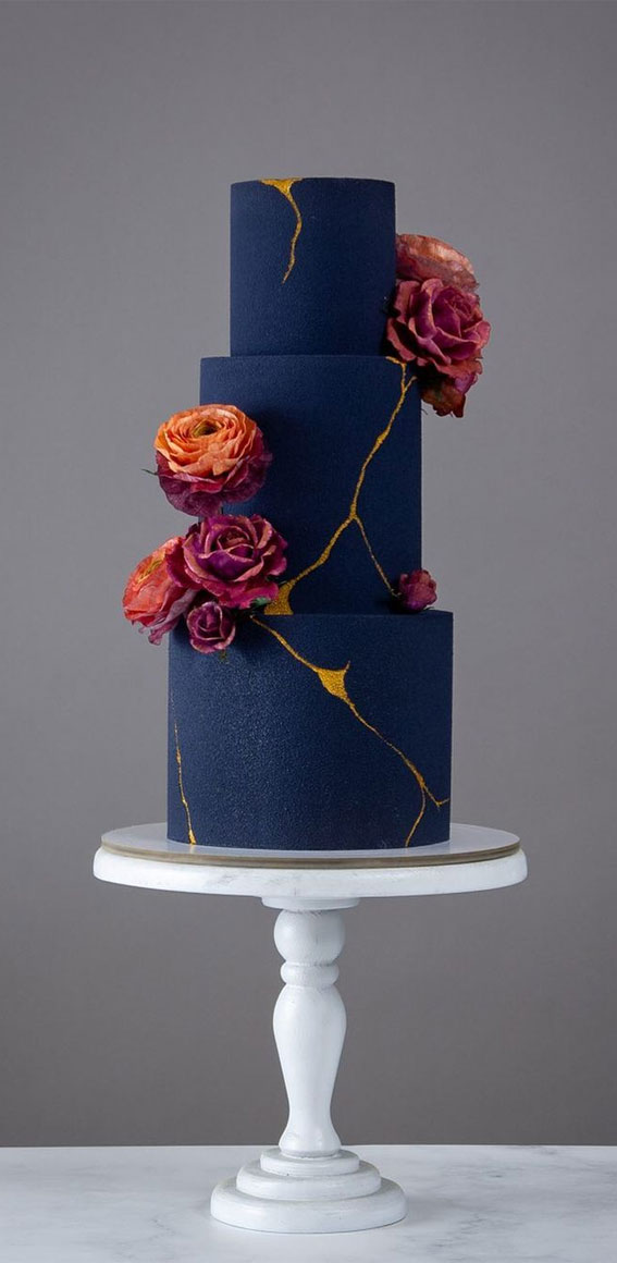 The Most Beautiful Art Of Cakes – Dark Blue Wedding Cake with Gold Accents