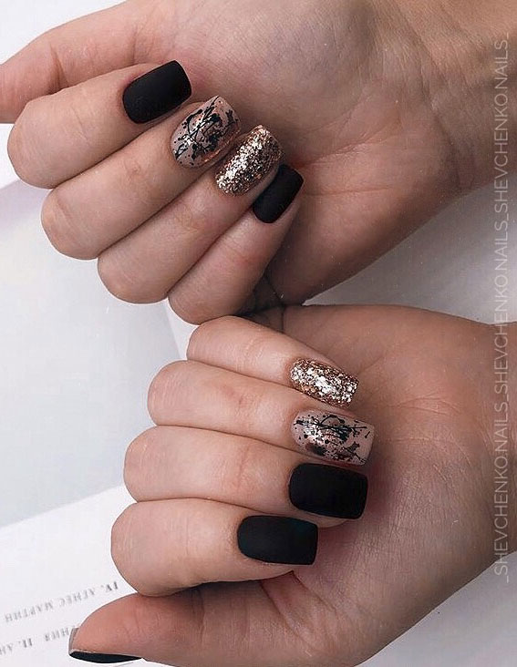 +32 Gorgeous Nail Art Designs – Black and gold nails