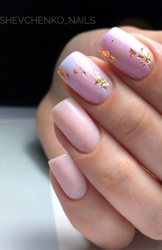 Pretty Neutral Nails Ideas For Every Occasion – Gold leaf nails