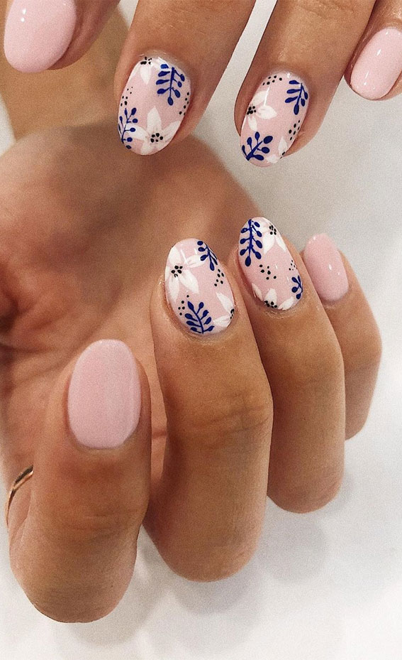 +32 Gorgeous Nail Art Designs – Blue and White Floral nails