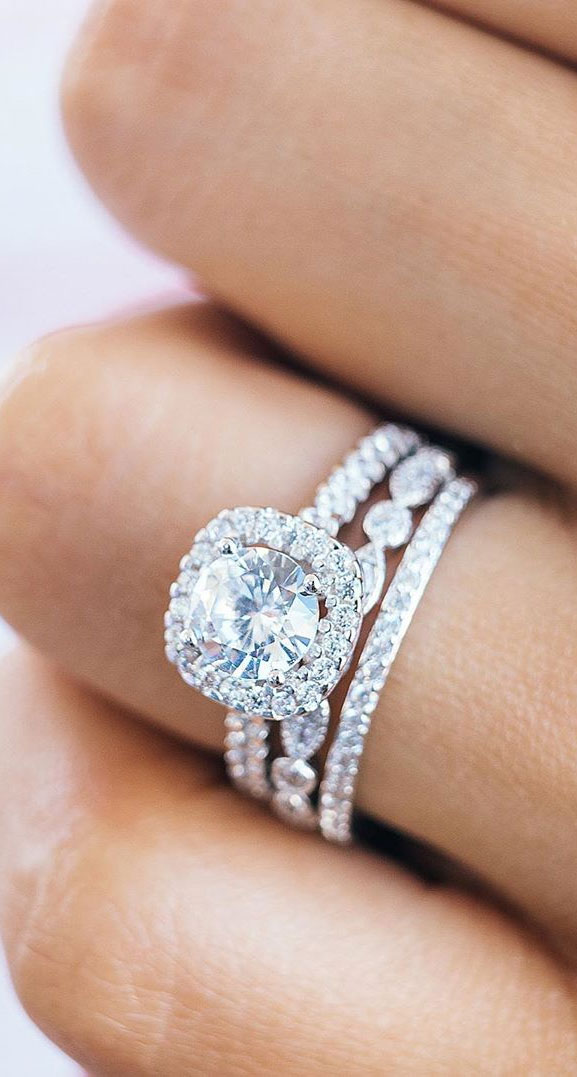 44 Insanely Gorgeous Engagement Rings – square halo