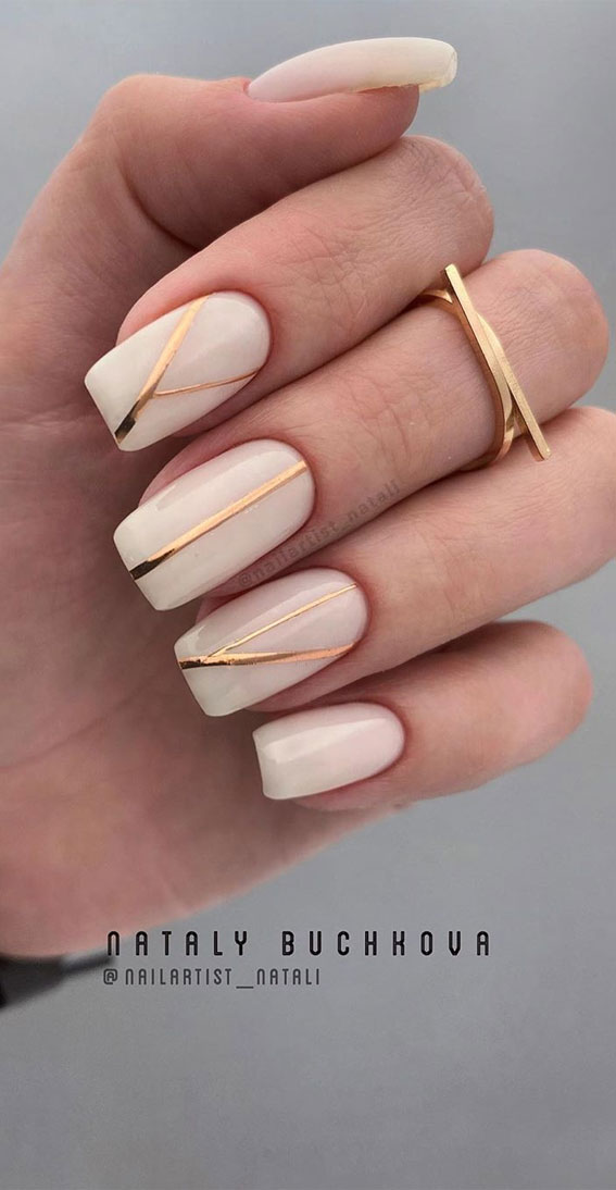 Pretty Neutral Nails Ideas For Every Occasion – Gold line