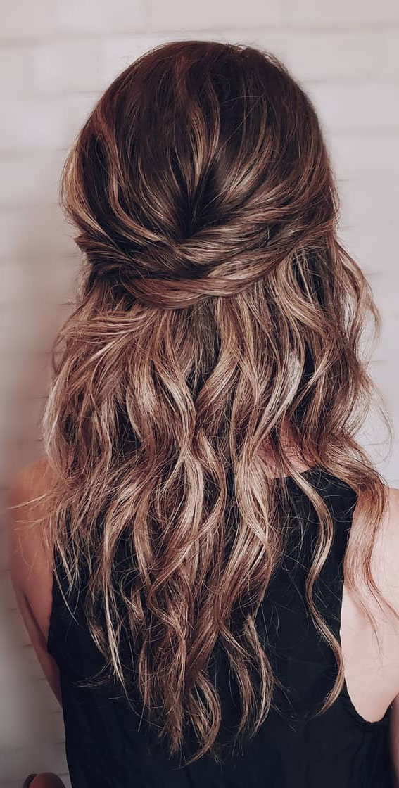 45 Beautiful half up half down hairstyles for any length : Volume with a twist