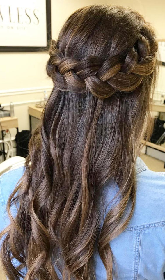 45 Beautiful half up half down hairstyles for any length : Halo Braid