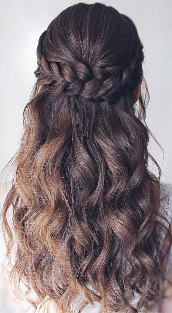 halo braid half up, half up half down hairstyle, wedding hair do #halfup #halfuphalfdown #weddinghairstyles