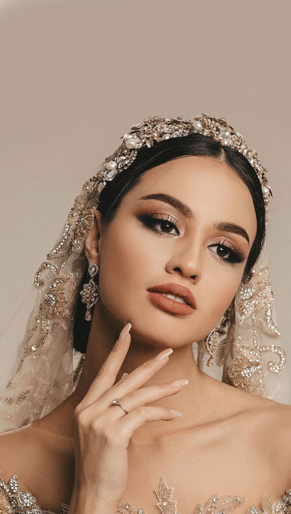 32 Glamorous Makeup Ideas For Any Occasion – Smokey eyes for bridal looks