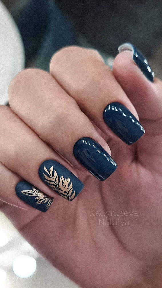 dark blue nails, dark blue and gold nails, dark nails, blue nails, elegant nails #elegantnails #darkbluenails