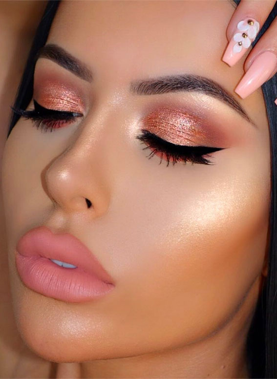 32 Glamorous Makeup Ideas For Any Occasion – Rose gold with winged