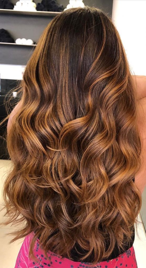 57 Cute Autumn Hair Colours and Hairstyles : Caramel Brown Highlights